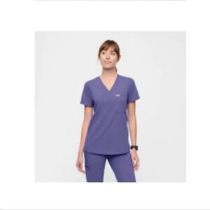 Figs scrub top